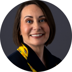 Lina Dostilio headshot
